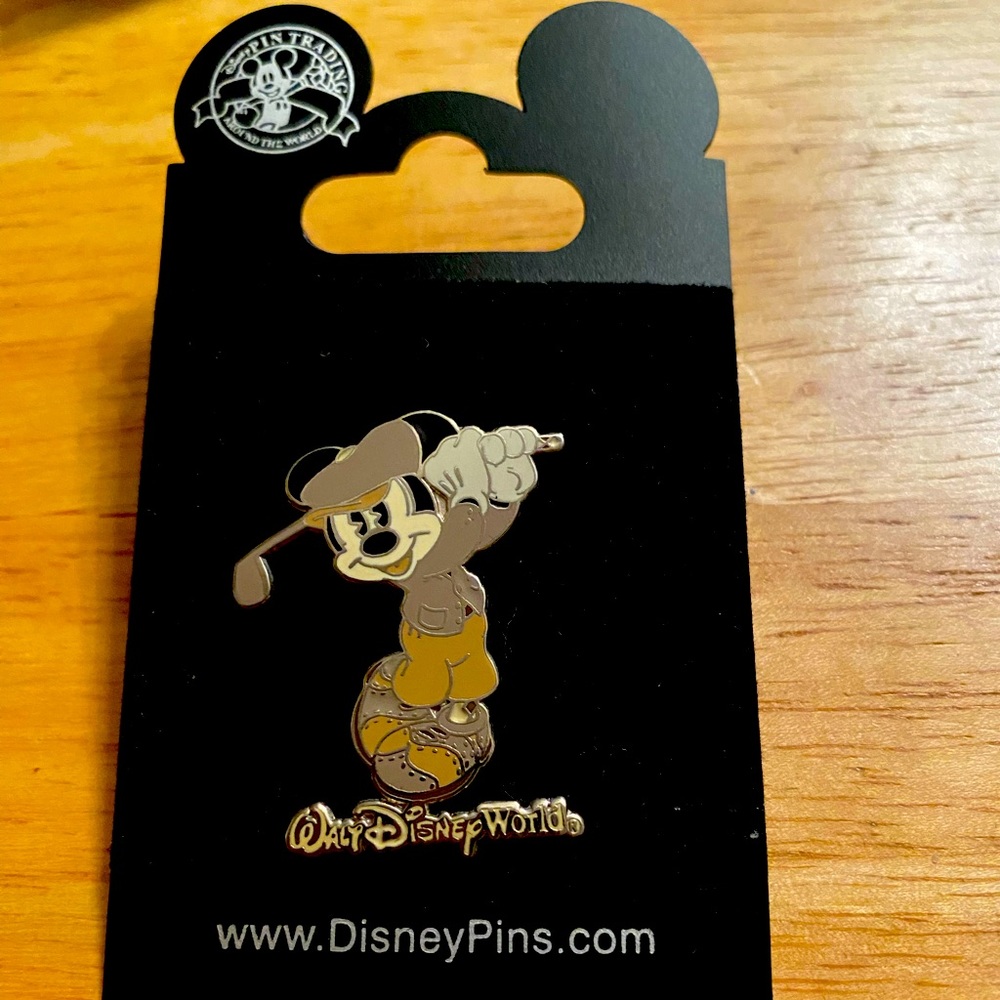 Golf Mickey pin.